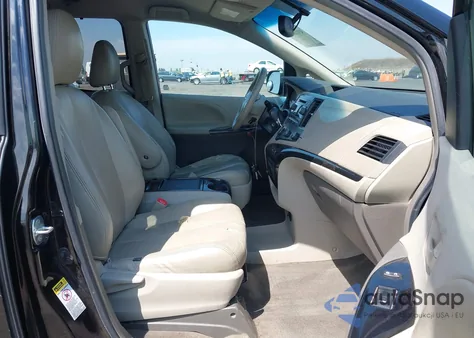 2012 Toyota Sienna Le V6 8 Passenger z USA, uszkodzony, nr VIN 5TDKK3DC6CS190025